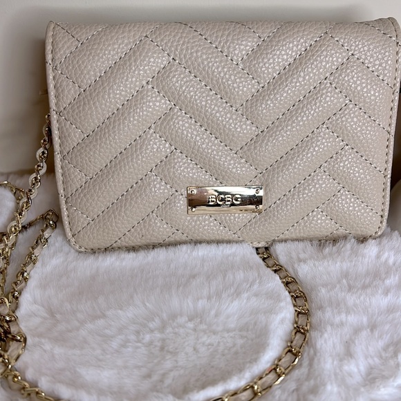 BCBG Paris Crossbody Bag 💕 Beautiful - Picture 2 of 14